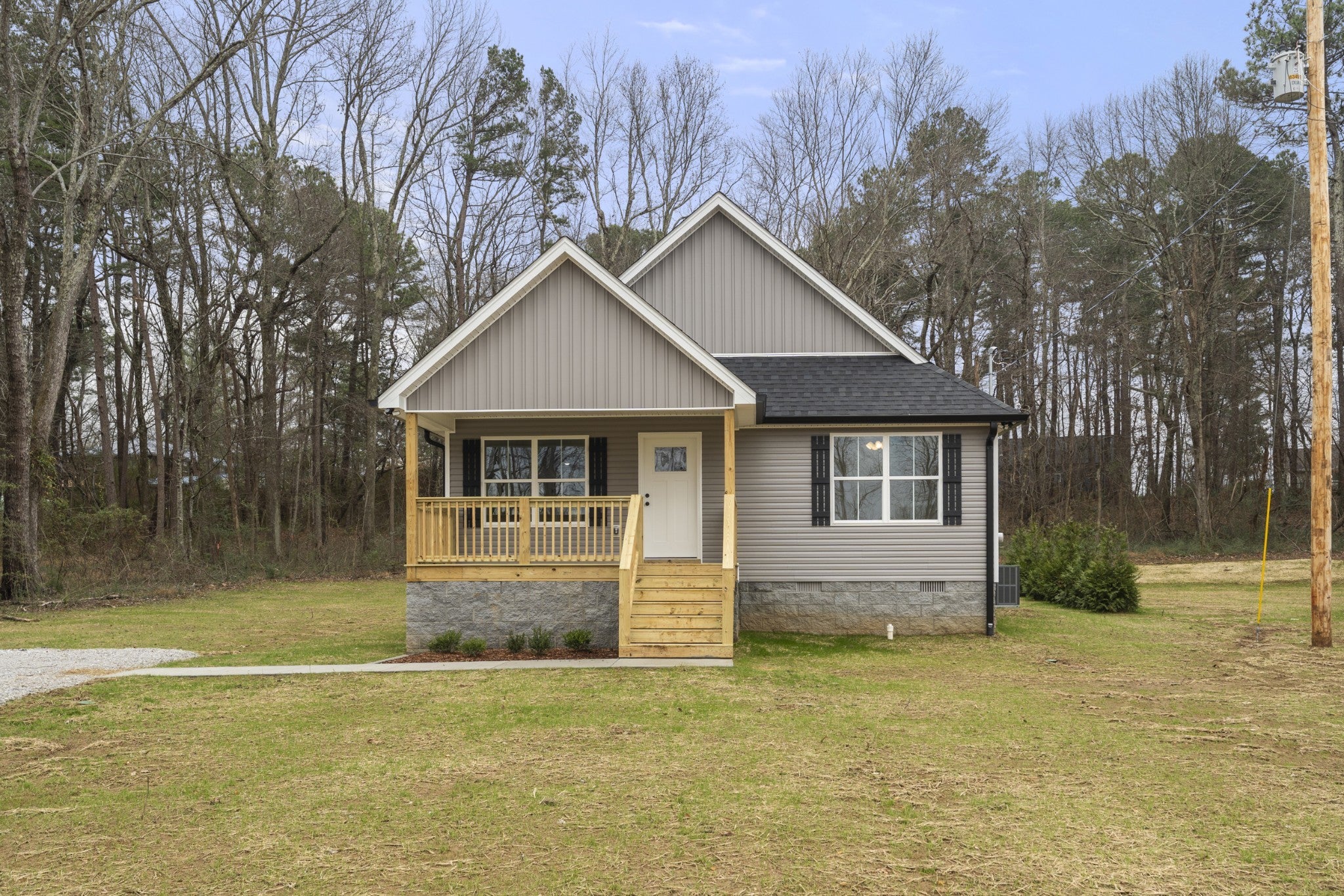 Photo for MLS 3073624 in 885 Long St W Mc Ewen, TN - 37101