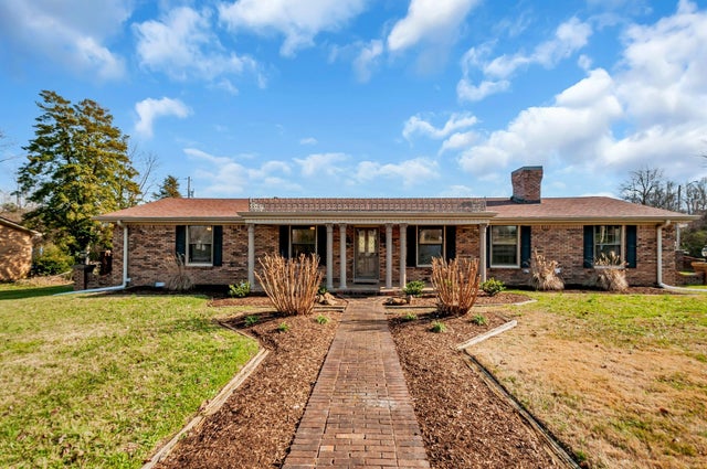 211 W Hills Ter, Dickson