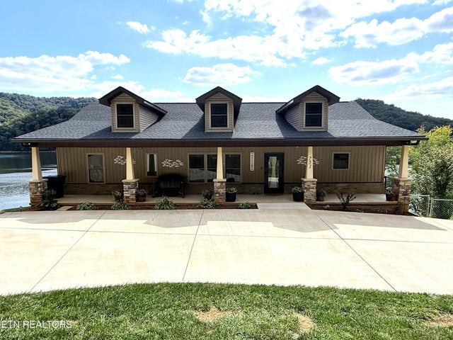751 Jim Town Rd, Mooresburg