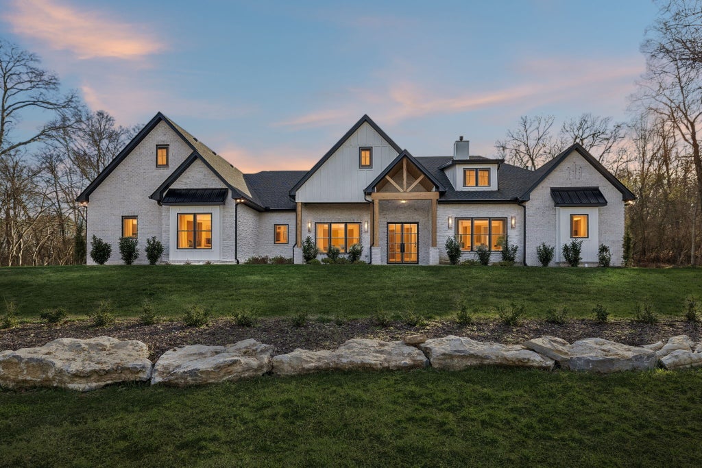 542 Cumberland Hills Dr, Hendersonville