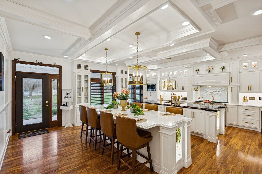 7488 Lowe Ln, Rockvale