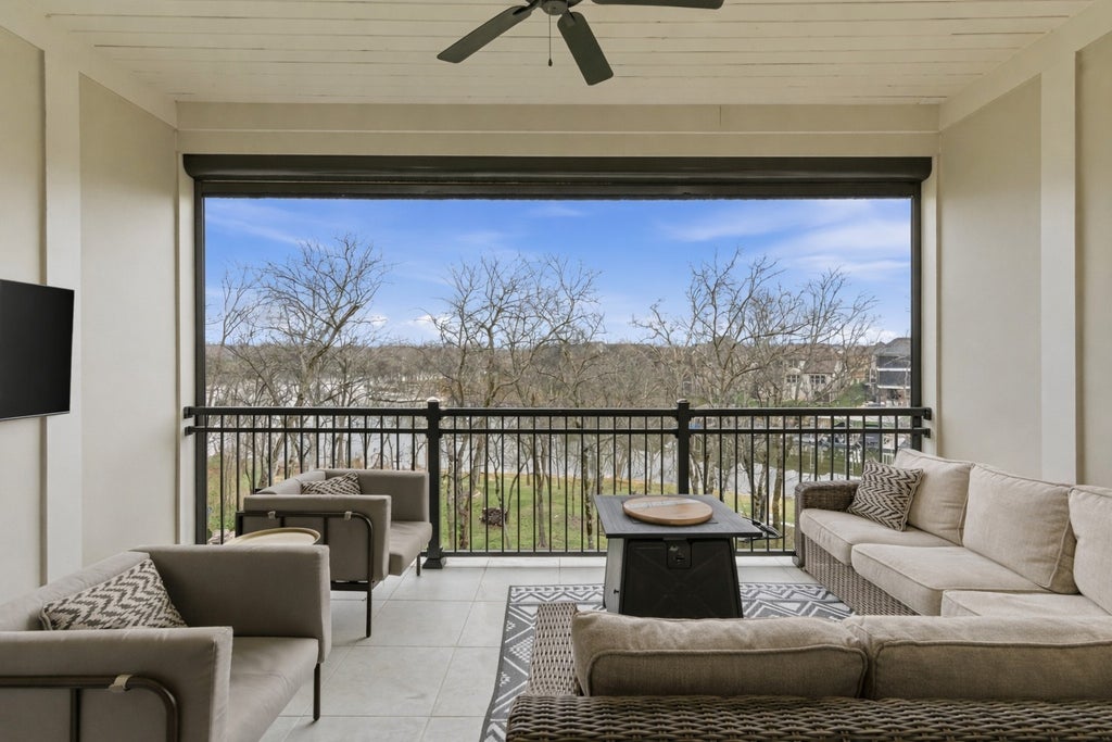 1024 Club View Drive B301, Gallatin