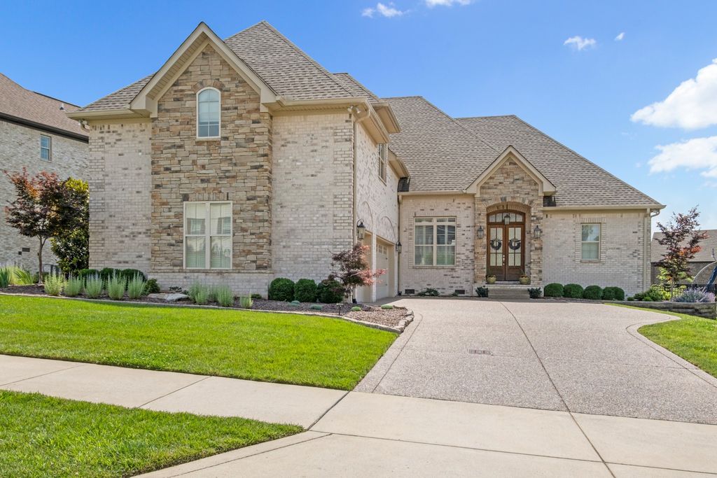 126 Thornwood Pl, Hendersonville