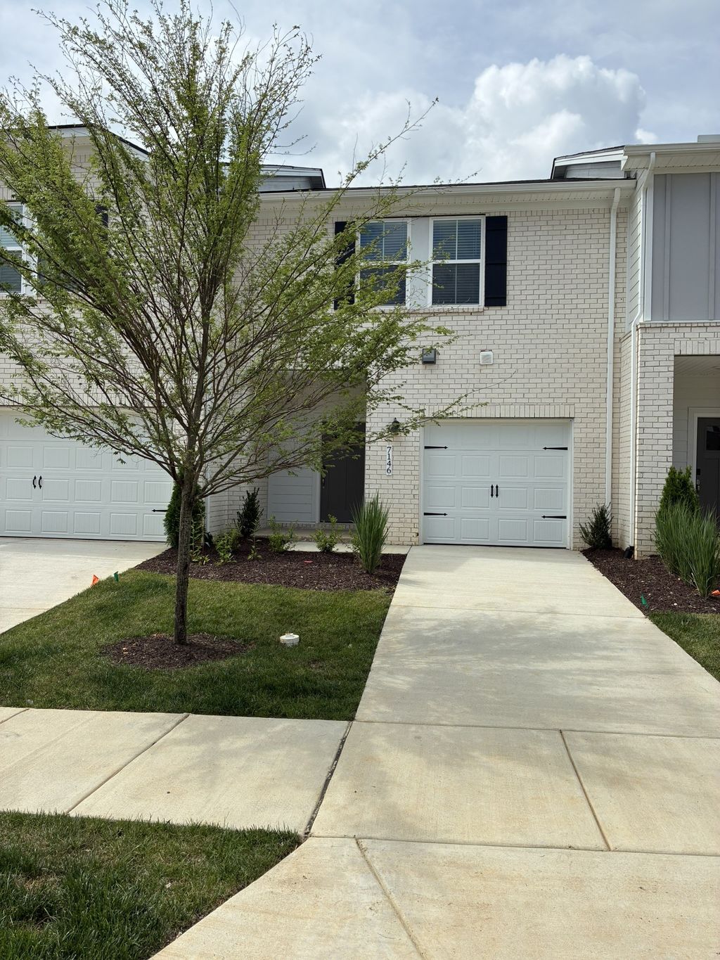 7146 Cedarcrest Ln, Fairview