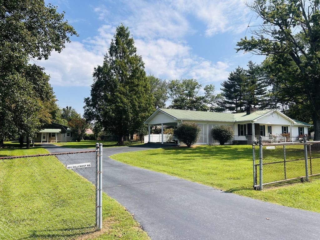 401 Hillcrest Rd, Manchester