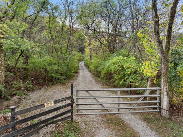 6916 River Road Pike, Nashville