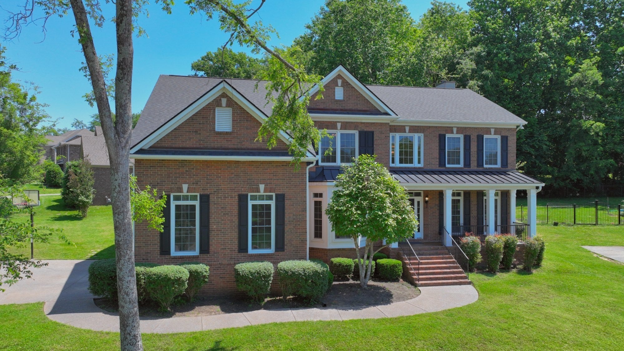 Photo for MLS 3093335 in 106 Shorecrest Cir Hendersonville, TN - 37075