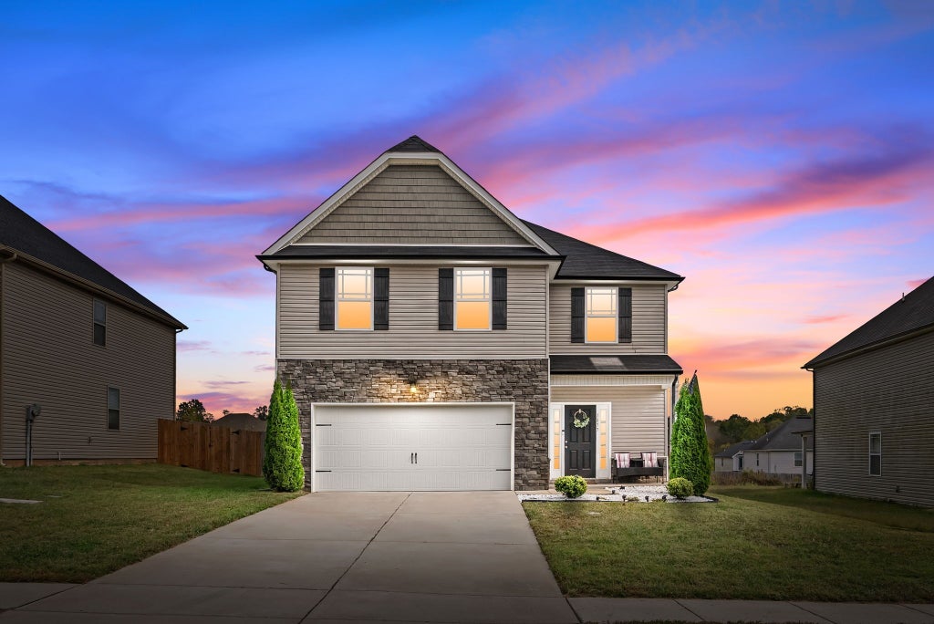 1077 Black Oak Circle, Clarksville