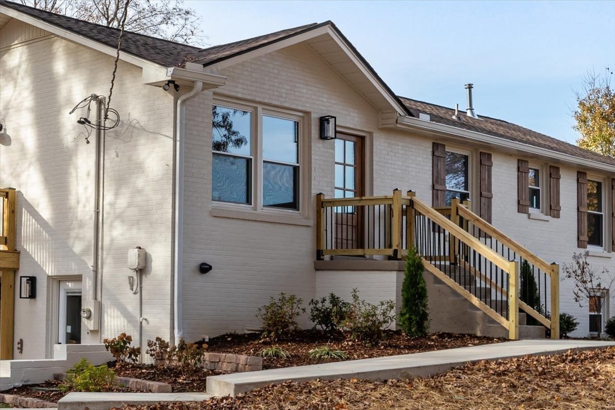 Photo of Listing #3093556