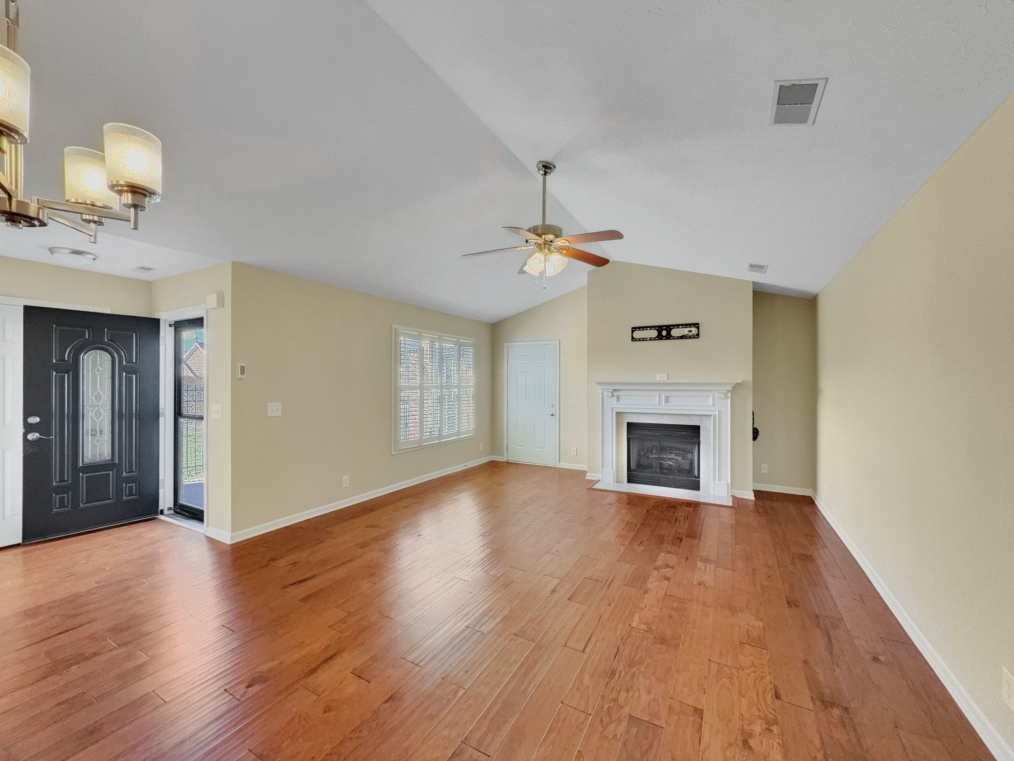 Photo of Listing #3093635