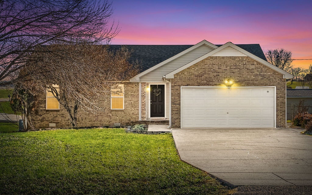 590 Flower Dr, Clarksville