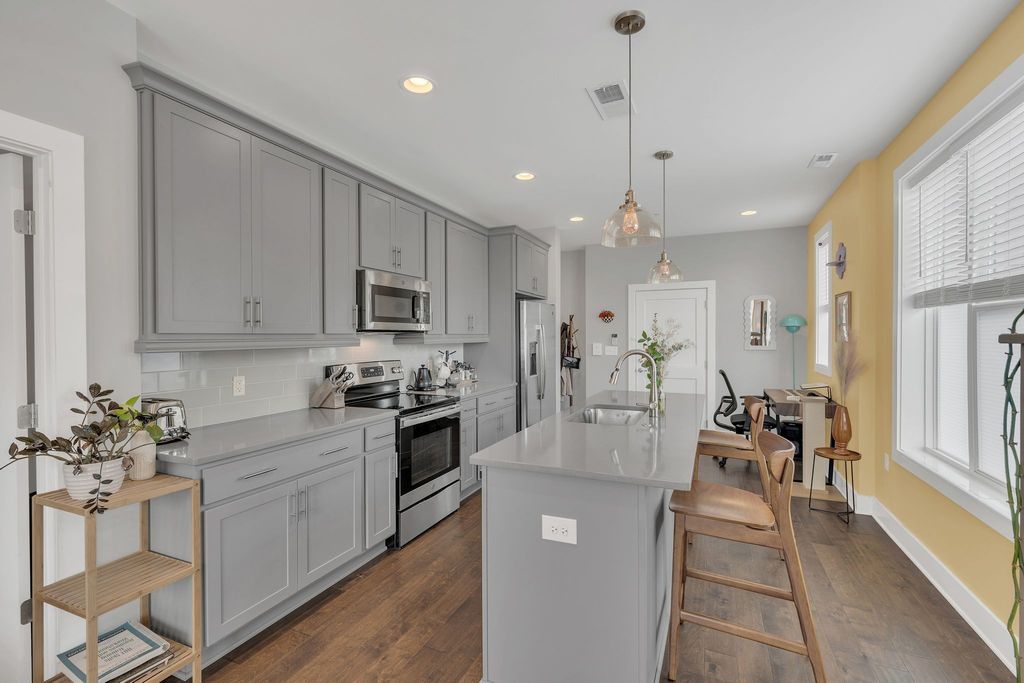 519 27th Ave N 101, Nashville