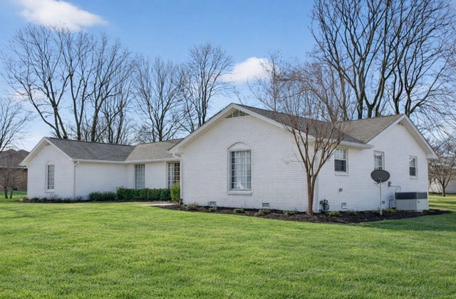 116 Lake Vista Dr, Hendersonville