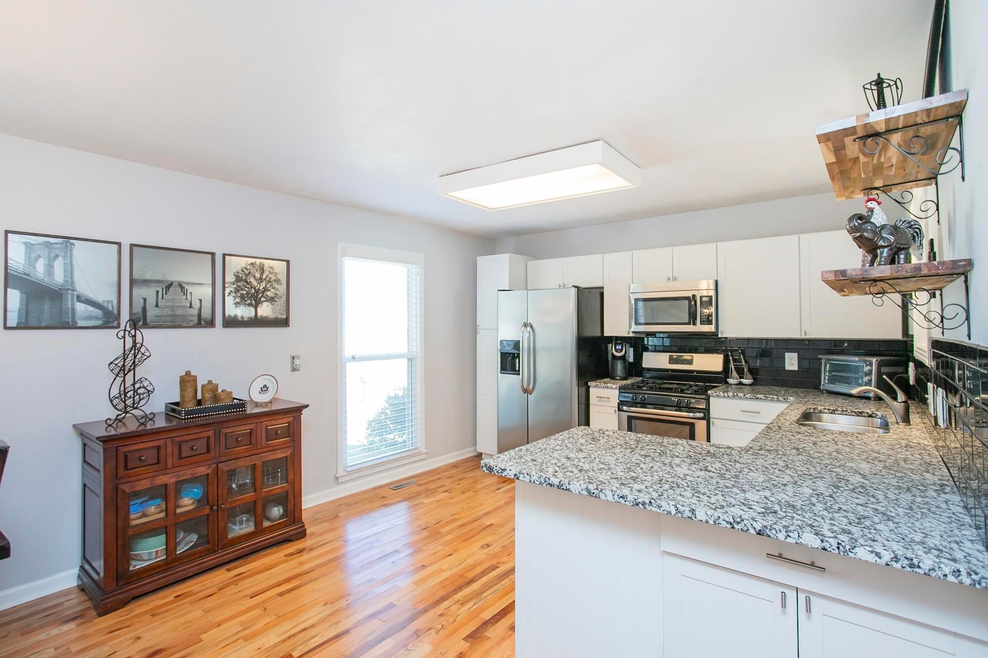 Photo of Listing #3098555