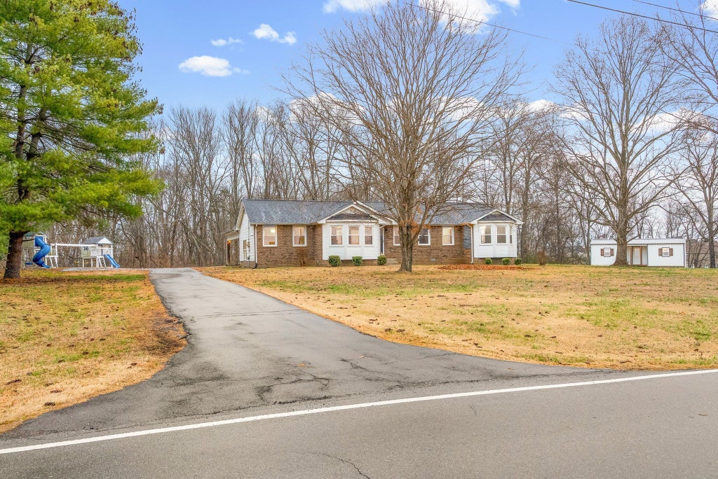 2025 Lock B Rd N, Clarksville