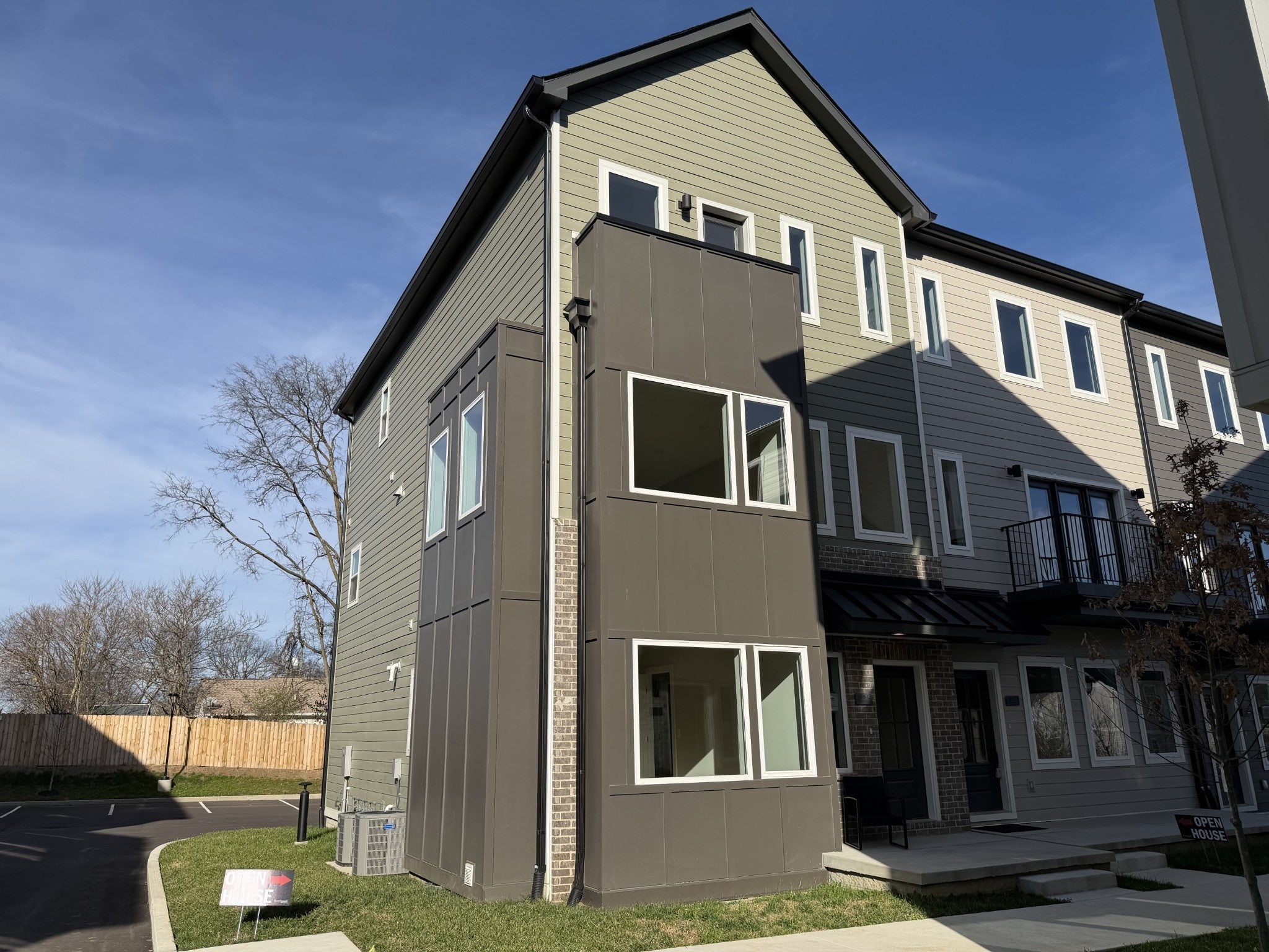 Photo of Listing #3098757