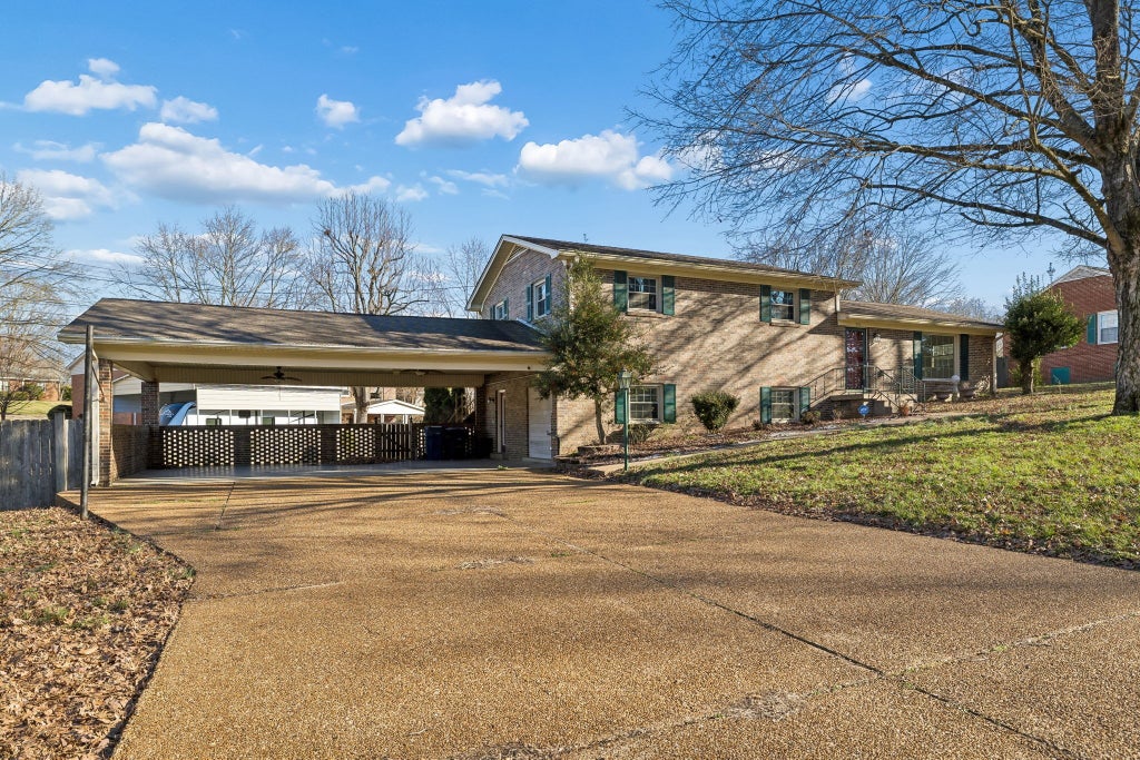 900 Camellia Dr, Columbia