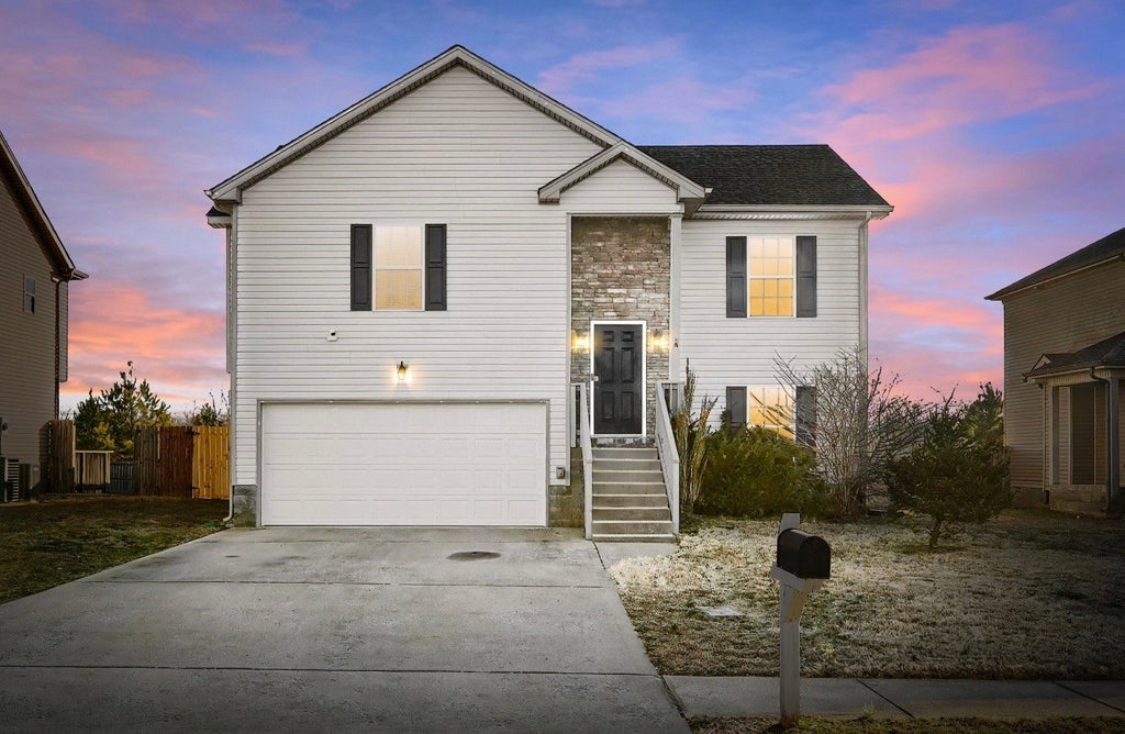 1304 Freedom Dr, Clarksville