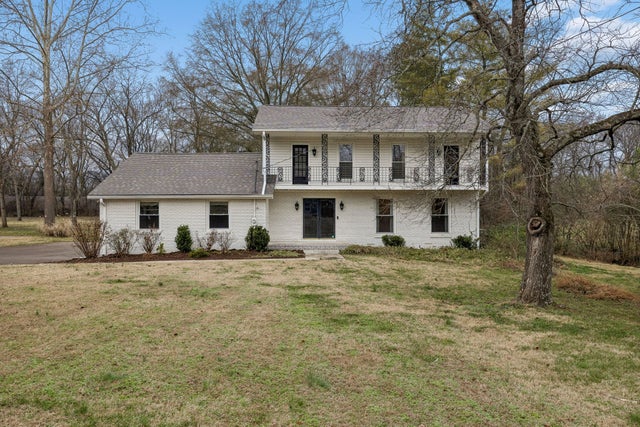 1303 General Macarthur Dr, Brentwood