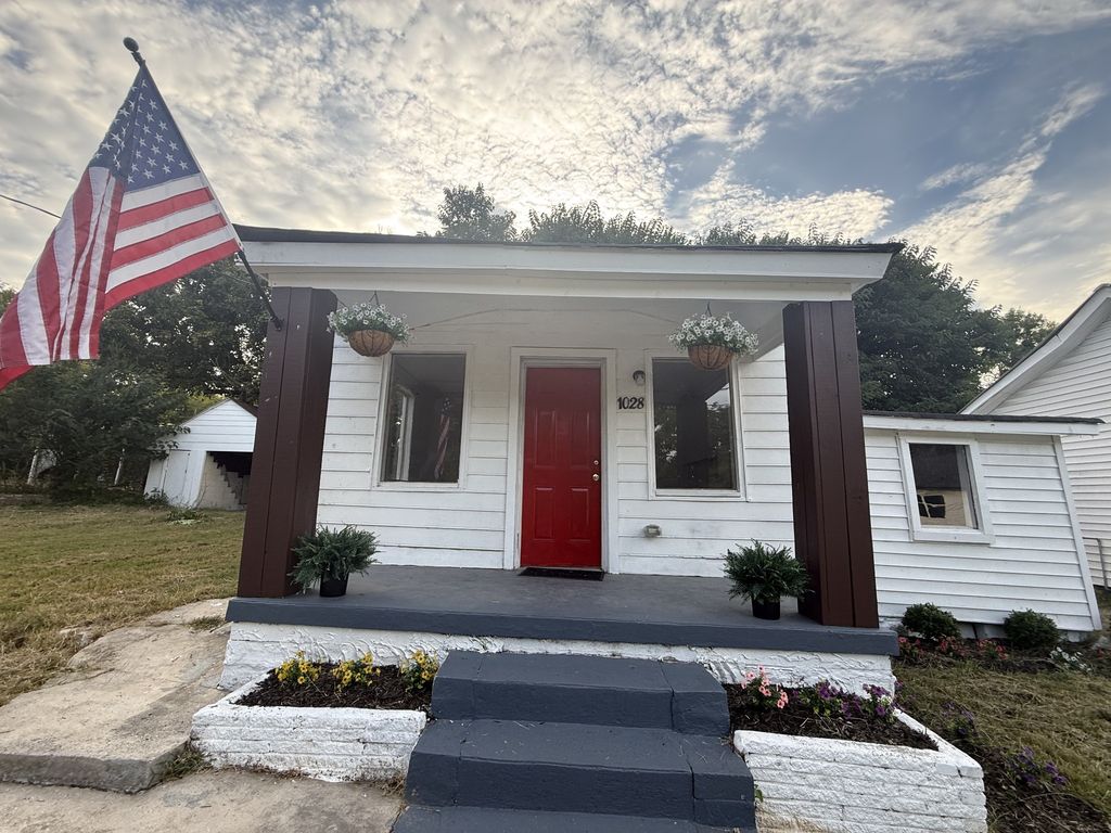 1028 Bridge St, Columbia