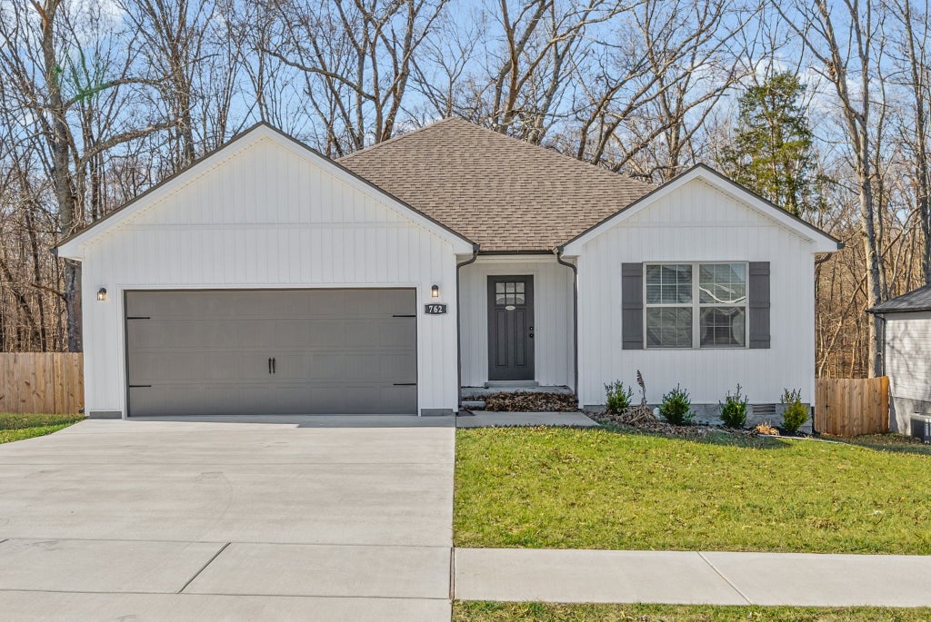 762 Gleason Dr, Clarksville