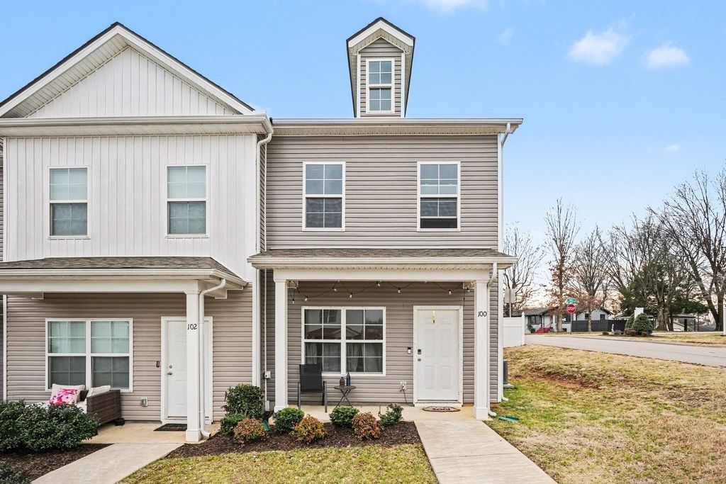100 Kathryn Ct, Columbia