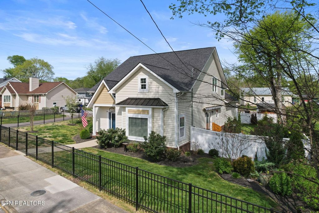 606 Eagle Bend Rd, Clinton