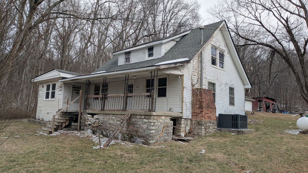 215 Robertson Ln, Castalian Springs