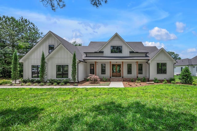 445 Old Pond Ln, Dickson