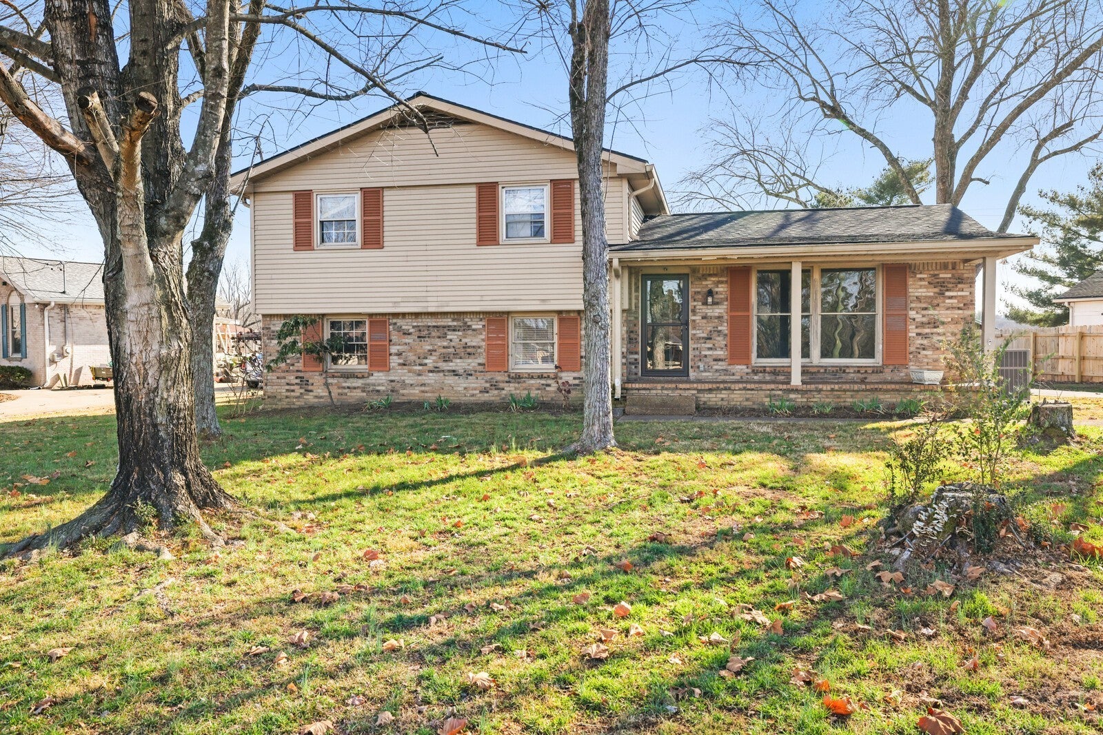 Home for sale in 110 Lake Point Dr Gallatin, TN