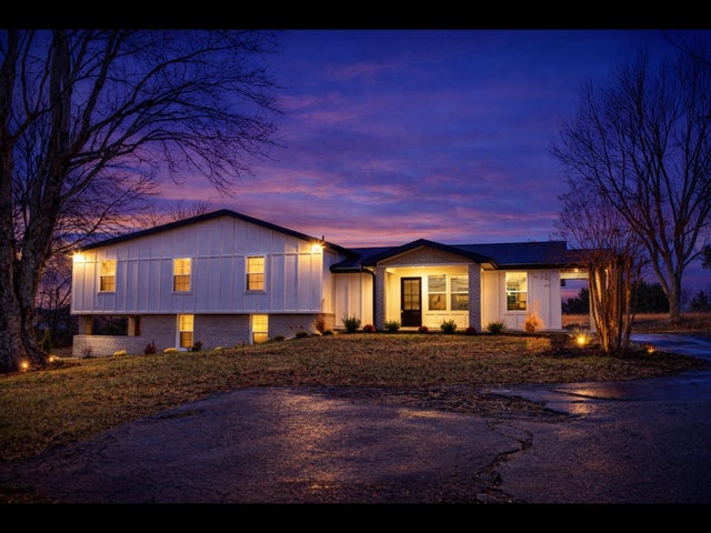 1877 Airport Lake Rd, McMinnville