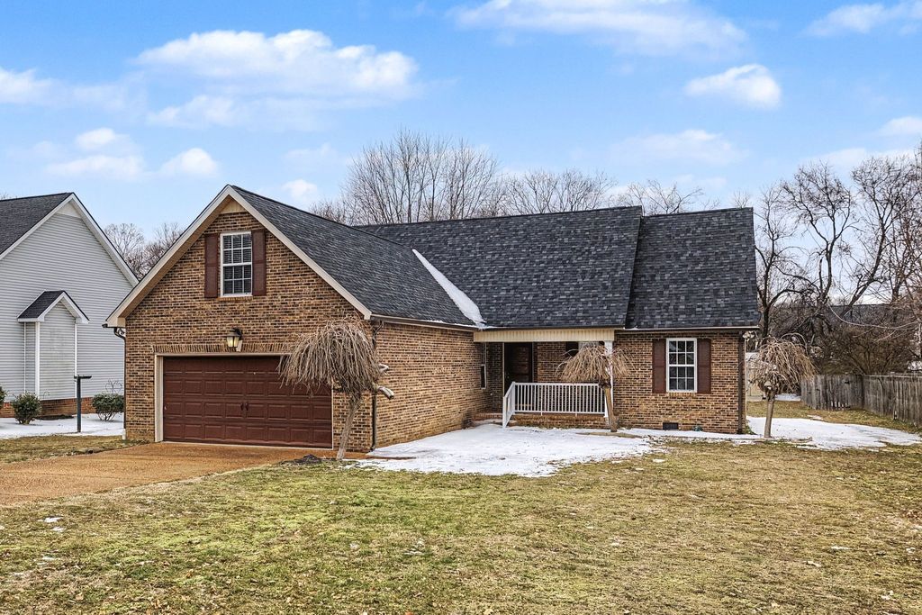 1909 Amacher Dr, Spring Hill