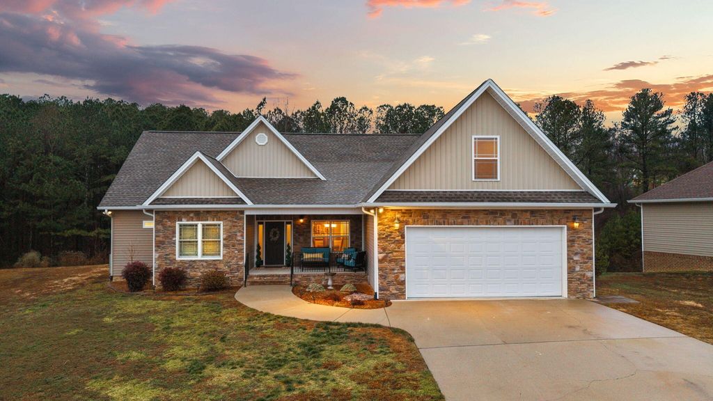 160 Nesting Ridge Road Nw, Cleveland