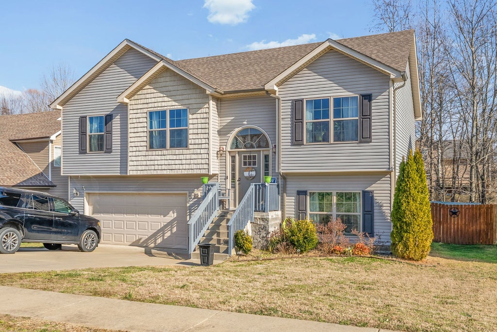 1376 Freedom Dr, Clarksville