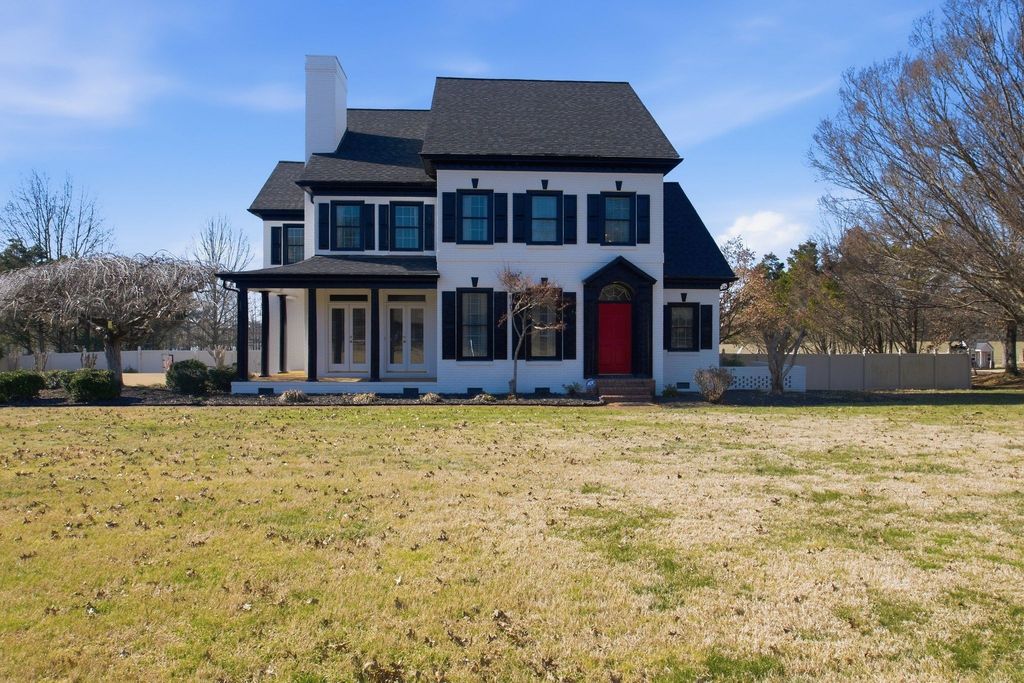111 Chadwick Farms Dr, Fayetteville