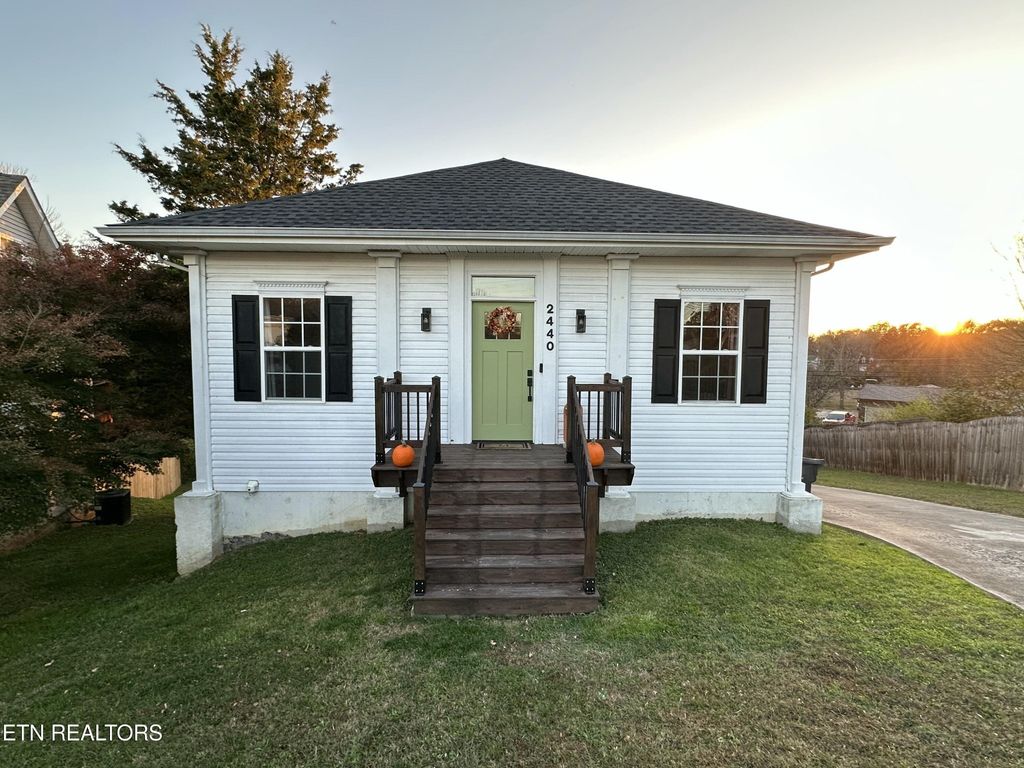 2440 Honey Grove Lane, Knoxville