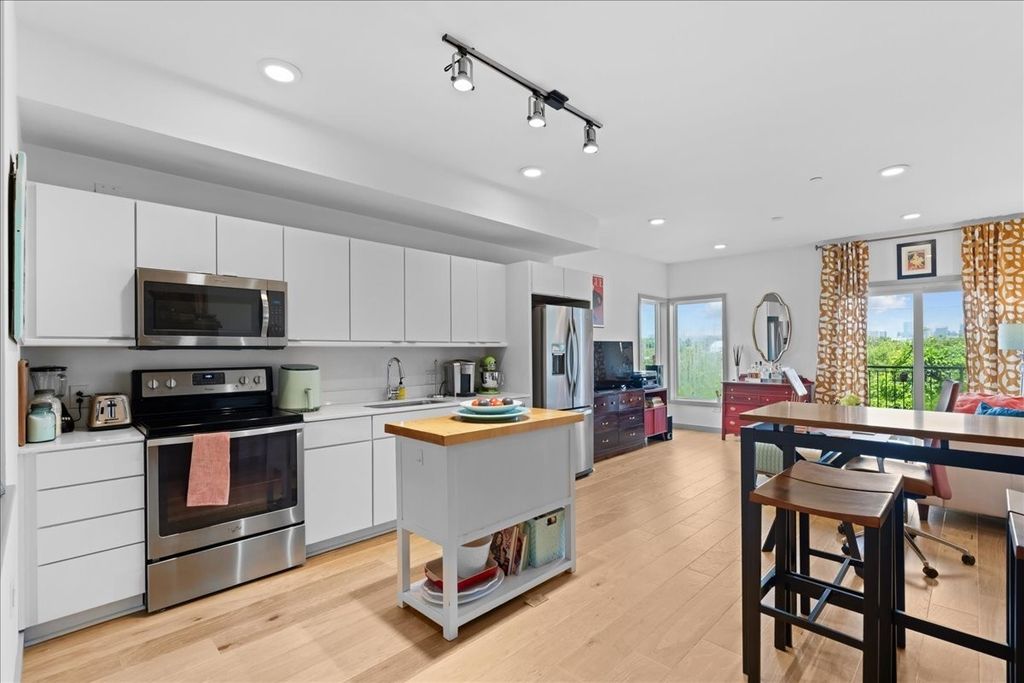 400 Herron Dr 108, Nashville