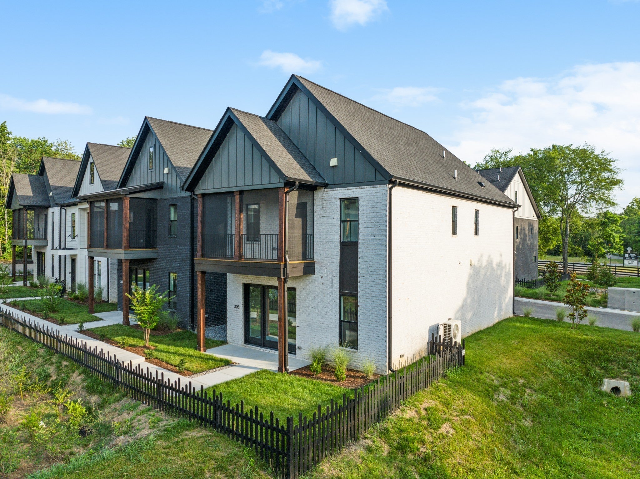 Photo of Listing #3128643