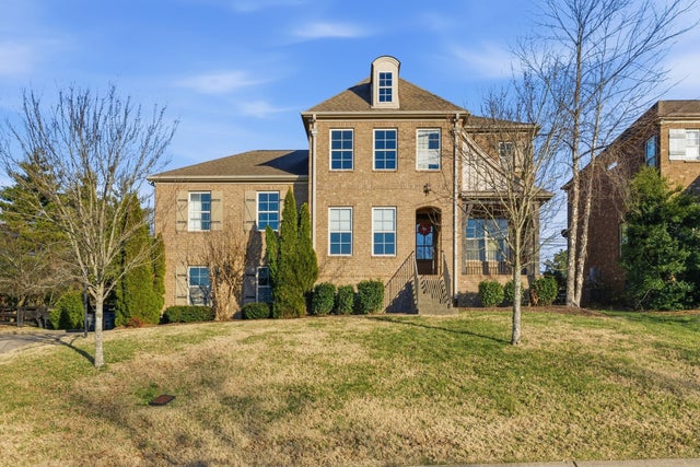 1007 Avery Trace Cir, Hendersonville