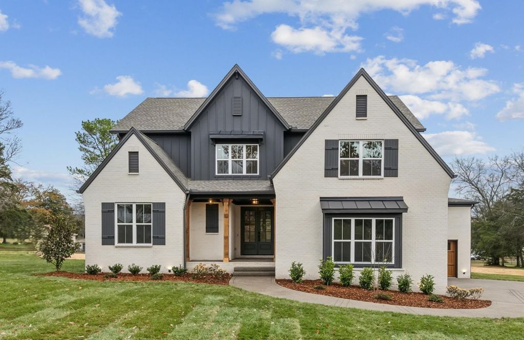 860 Brook Trl, Lebanon