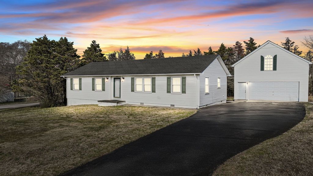 201 Stardust Dr, Shelbyville