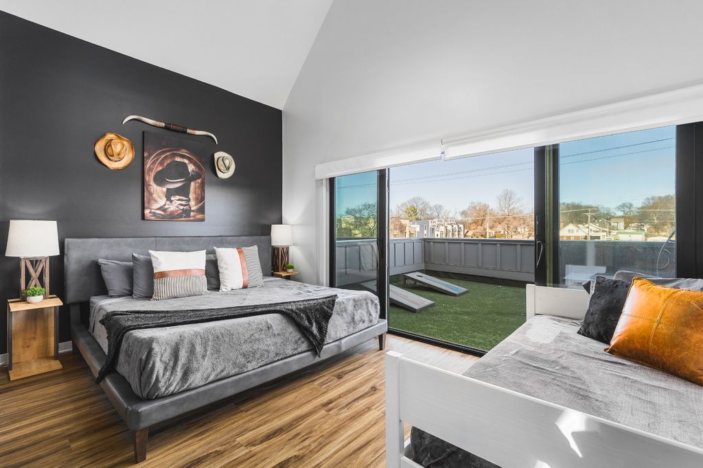 738 Douglas Ave 4, Nashville