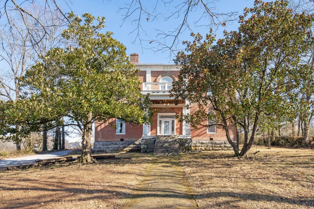 307 Vine St S, Wartrace