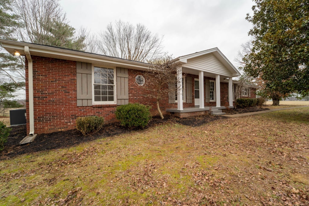 6498 N Mount Pleasant Rd, Greenbrier