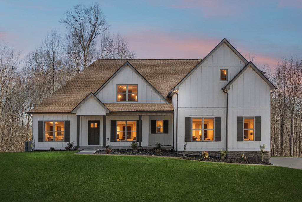 1183 Hangar Rd, Springfield