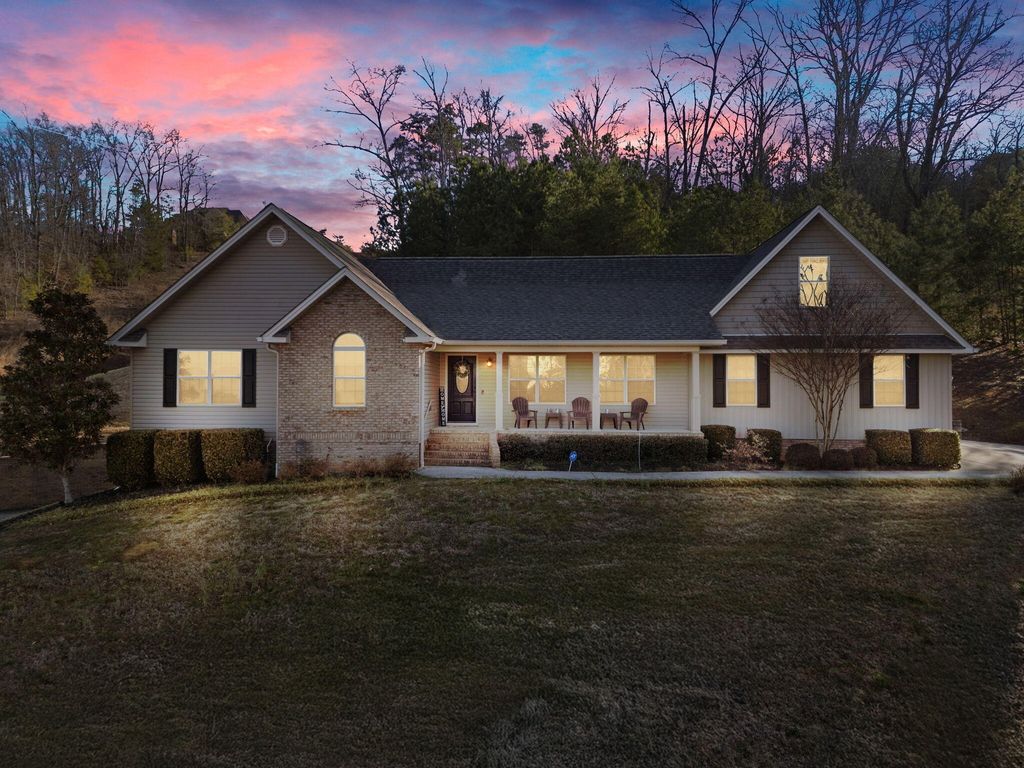 175 Stonewood Drive Nw, Cleveland