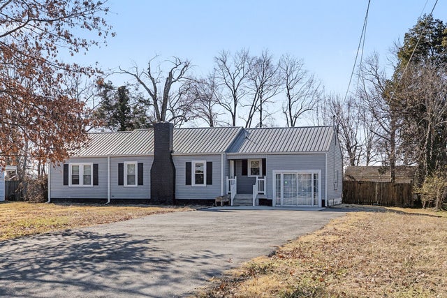 302 Hickory Dr, Shelbyville