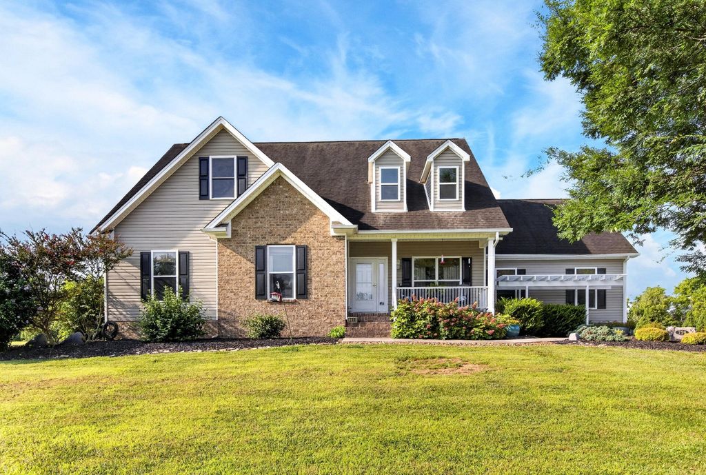 759 Pinhook Road, Calhoun