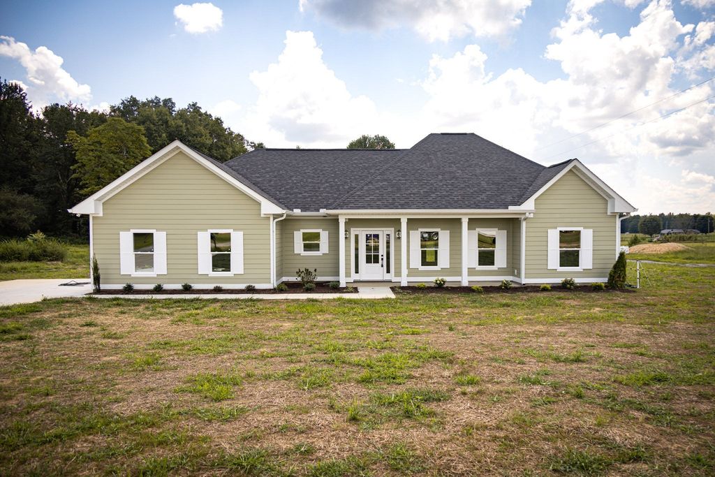1147 Spry Rd, Bradyville