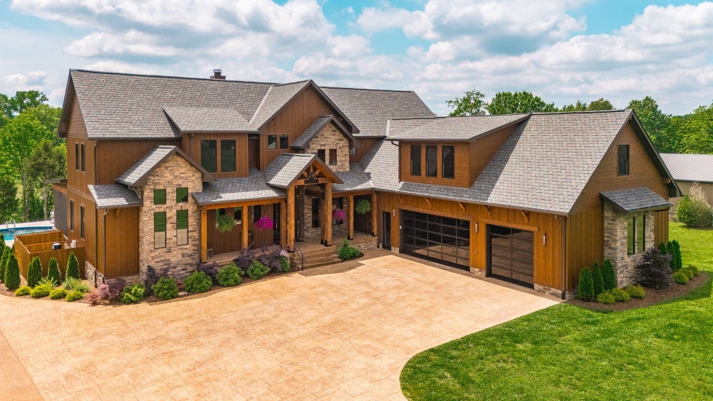 324 Lakeview Rd, Gallatin